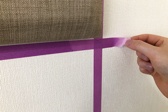 ⑩ 墨出しのテープを剝がします。